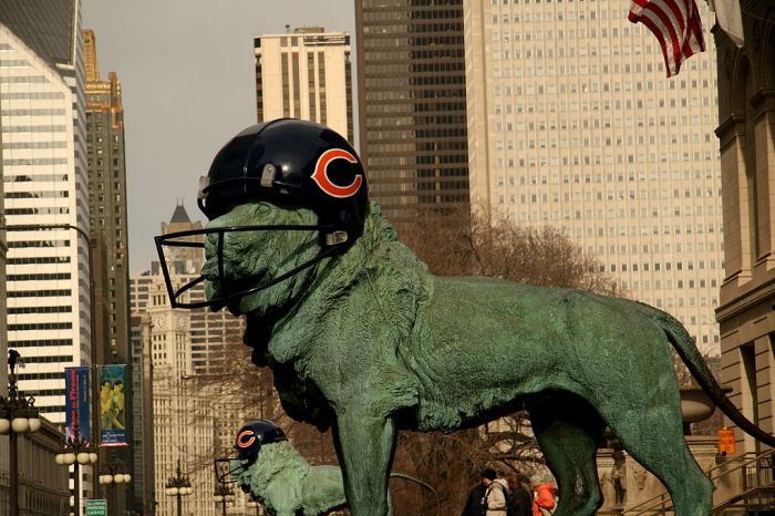 1024px-Lion_Chicago_Bears_Helmet